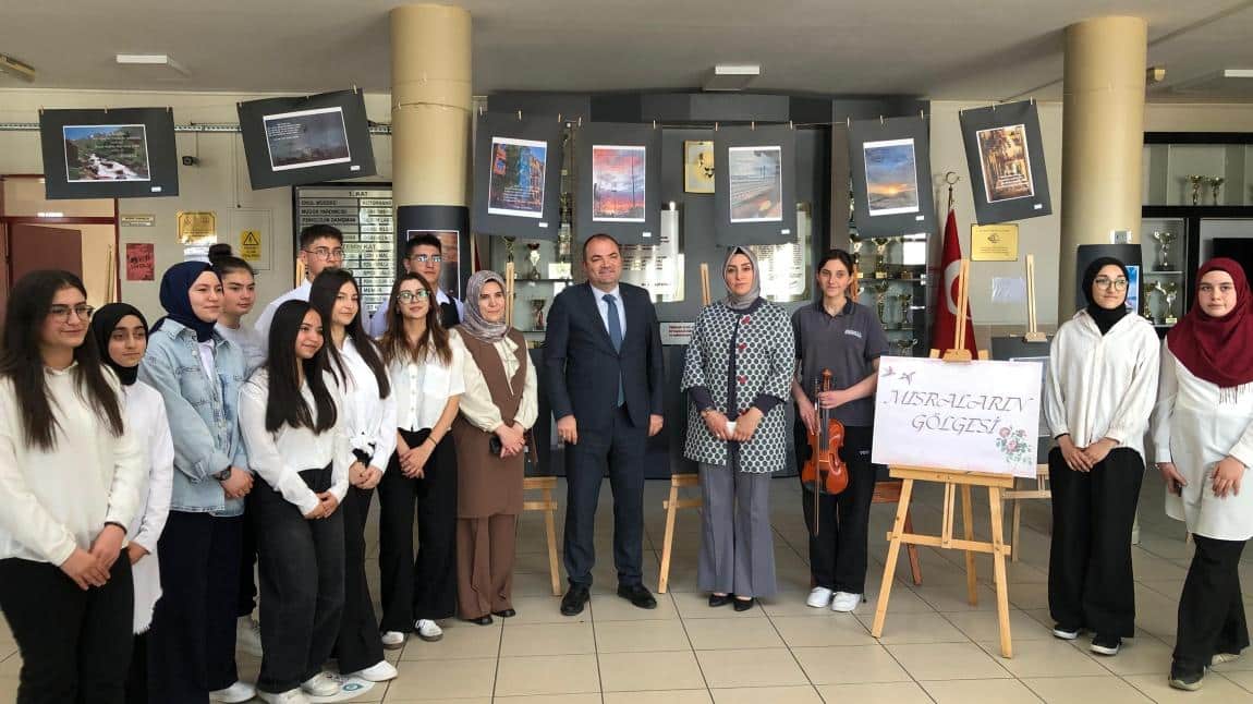 Kültür Edebiyat Kulübü olarak 3 aydır farklı dönemlerden, farklı şairlerden birçok şiiri okuduk, hissettik, düşündük…