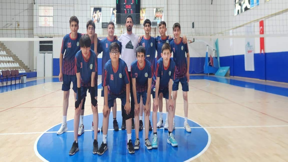 Okullar arası B genç erkekler müsabakalarında okul Voleybol takımımız il birincisi olmuştur.